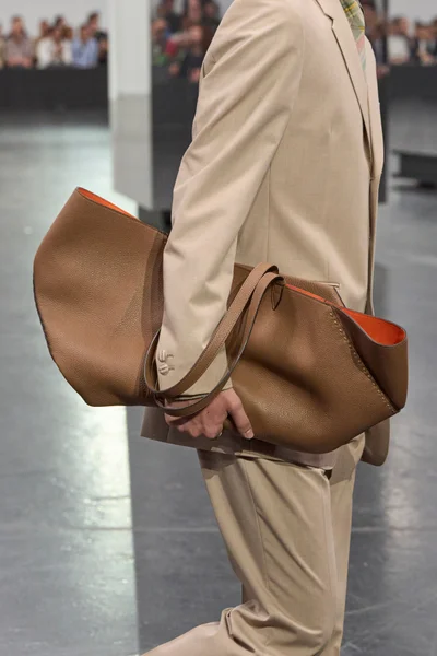 Look 25